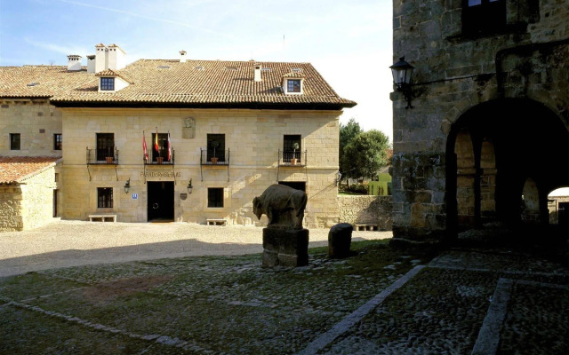 Parador De Santillana De Gil Blas