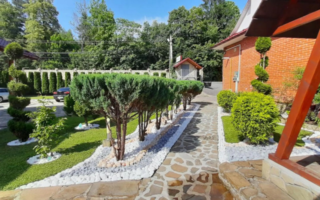 "Обійми гір"Котеджі