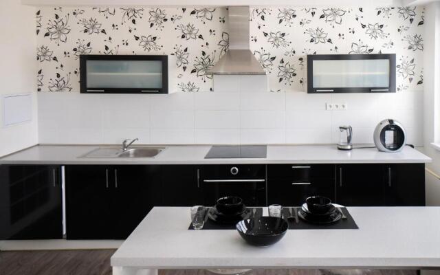Great Apartment Blck&Wht near center & own parking