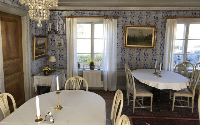 Frägsta Hälsingegård Bed & Breakfast