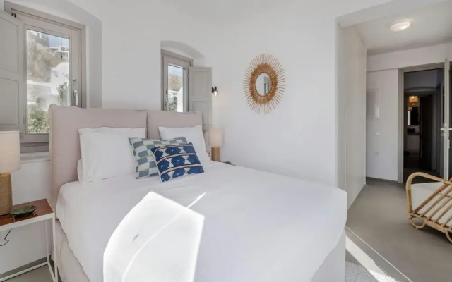 Stunning Villa With Modern Decor