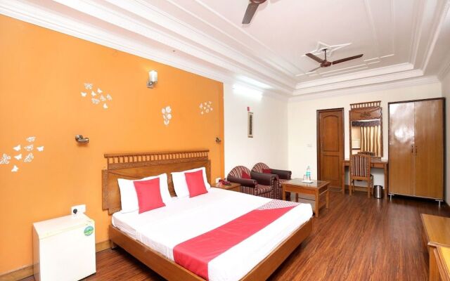 OYO 16376 Hotel Paras