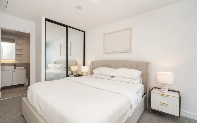 Modern 2-bed Apartment With Premium Amenities – Guest Rooms – Phillip
