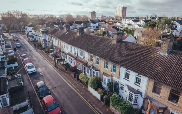 Park Street- Free Parking- Perfect for Contractors