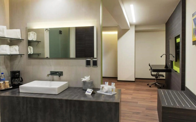 Holiday Inn Express Mexico Aeropuerto by IHG