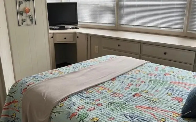 Montego Bay - Peachtree Road 122 3 Bedroom Home by RedAwning