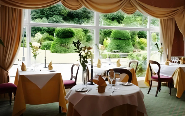 Maenan Abbey Hotel