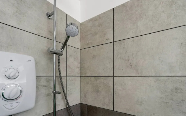 Stylish Modern Apartment - Free Parking - W