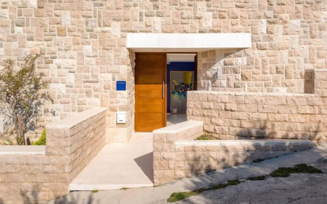 Luxury Seafront Villa Brela Pride with private heated pool at the beach in Brela - Baska Voda