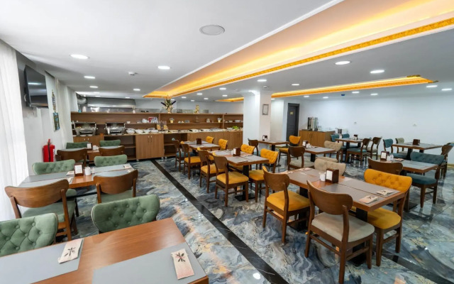 Piyes Otel