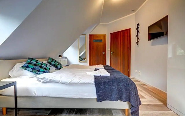 POD DEBEM Kompleks Zeglarsko-Rekreacyjny