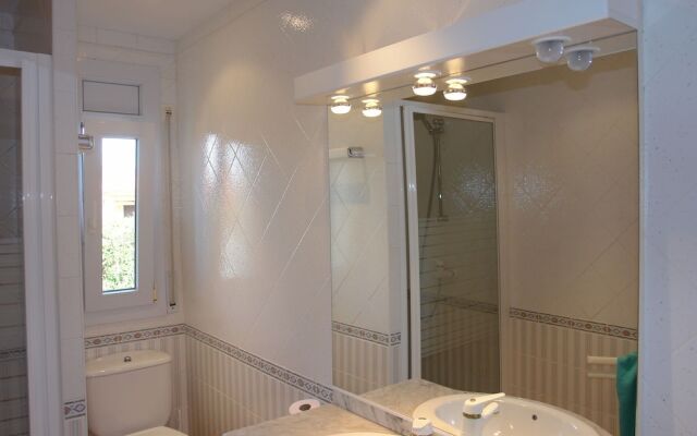 Spacious Villa in Vilacolum With Swimming Pool