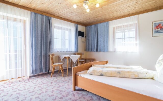 Spacious Apartment Near Ski Area In Konigsleiten