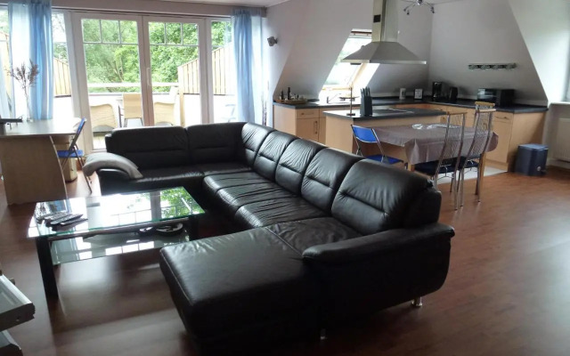 Moderne Maisonette-Wohnung Am Karpfenteich; Modern Apartment With View Of The Carp Pond