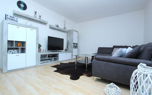 Private Apartment Donaustraße
