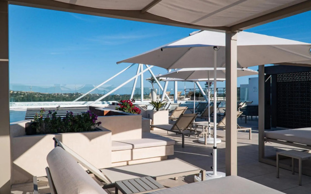 Flamboyan Hotel & Residences