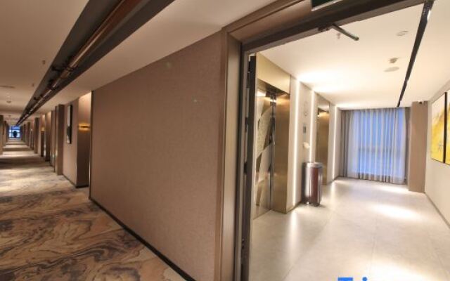 Yibin moon Peninsula Light Hotel(University City & Exhibition Center)