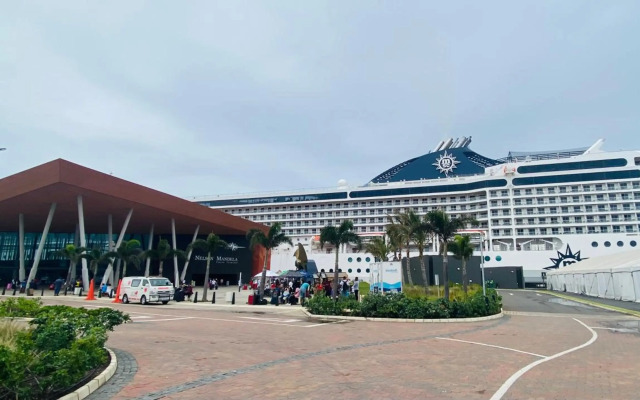 The Waves 2, Quayside Point Waterfront