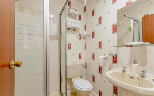 Benson Hotel - Small Families & Couples only