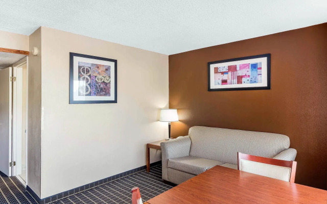 Quality Inn & Suites Sevierville - Pigeon Forge