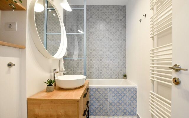 THE BIRD'S STORY. Plaza Residence Studio