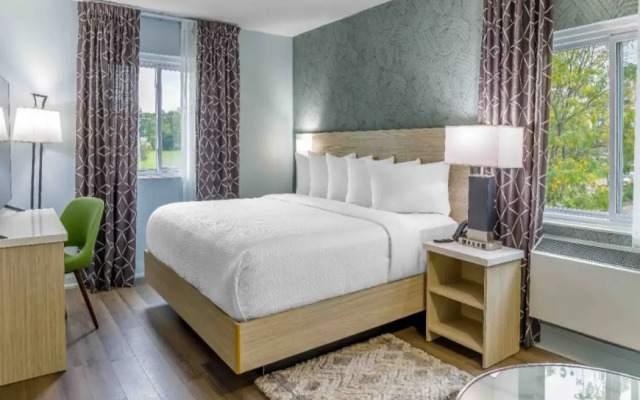 Motel 6 Niagara Falls, ON – Near the Falls