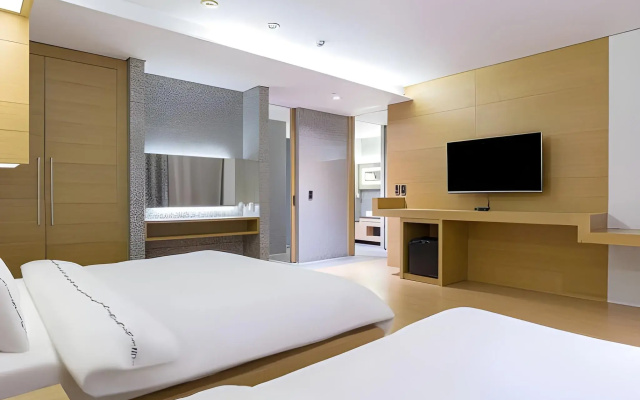 Business Design Hotel LUV