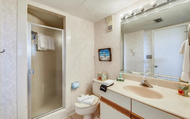 Summerhouse by Book That Condo