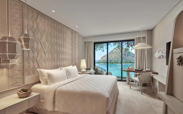 AYANA Komodo Waecicu Beach