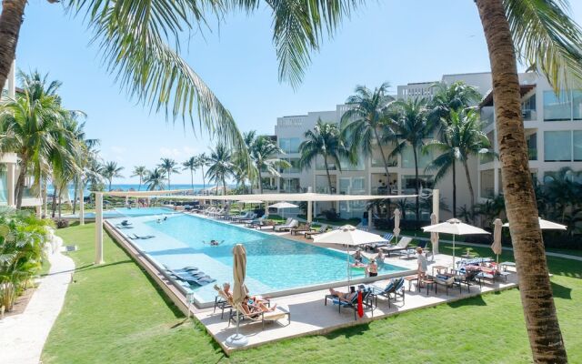 Elements 112 2 Bedroom Condo by RedAwning