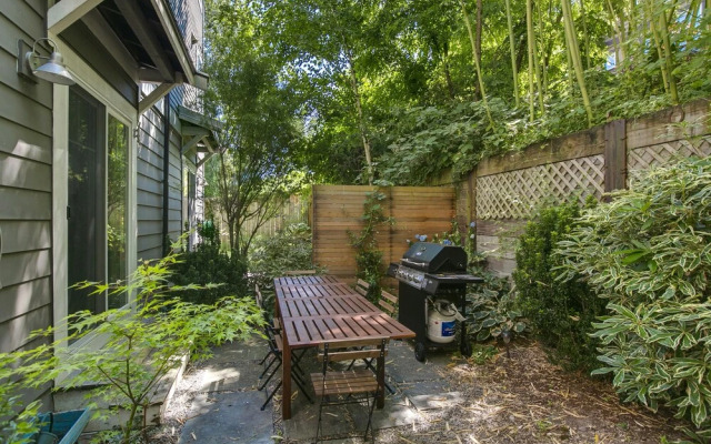 Seattle Vacation Home: The Library