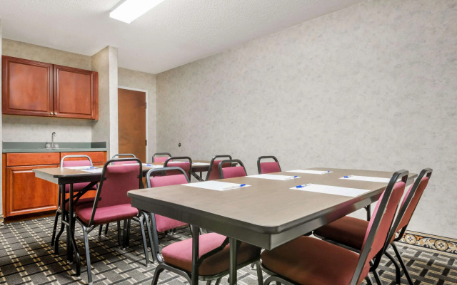 Days Inn by Wyndham Norton