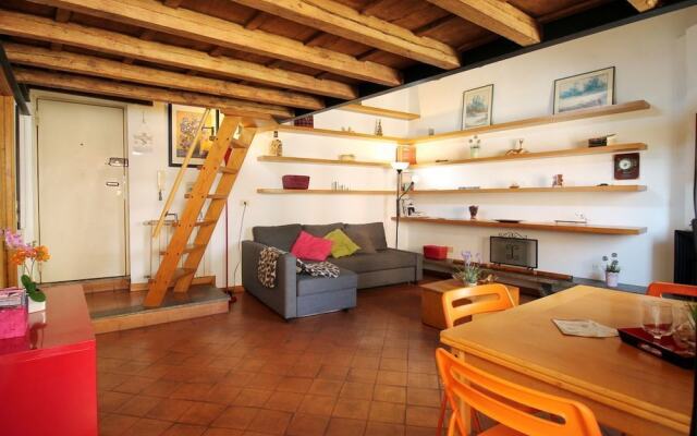 Charming Bright Penthouse in Trastevere