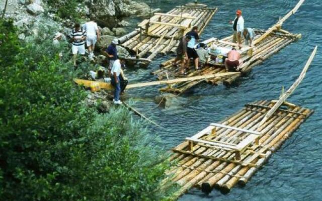Rafting Camp Tara Center Tri Vodenice
