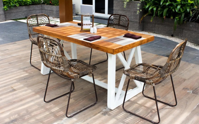 Rattan Inn