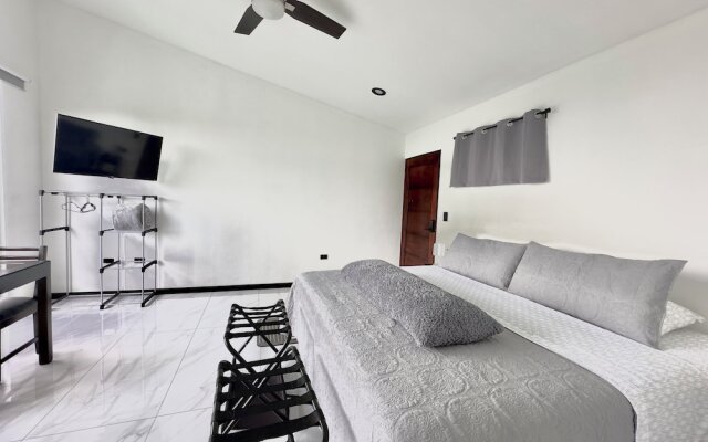 Black & White Apartments Monteverde