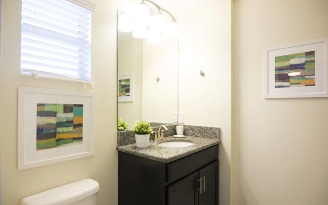 Luxury Townhome w/ Pool Sl4814