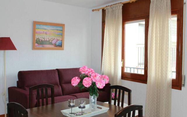 Cozy apartment on the sandy Nova beach in Roses, Spain