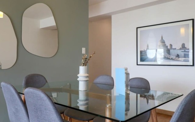 w Amazing 3BR With Balcony in Miraflores
