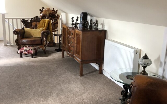 Country Retreat Sleeps 2 Near Cymyran Beach