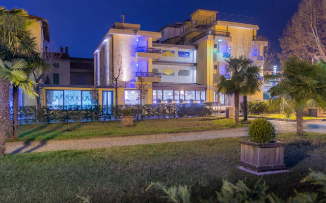 Hotel Montebello