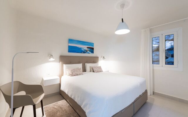 Cute apartment next to beach. P27 Swimming pool