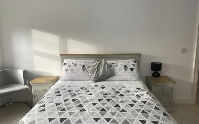 Mountain View Retreat in Rostrevor With hot Tub