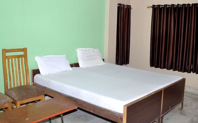 Hotel Aastha