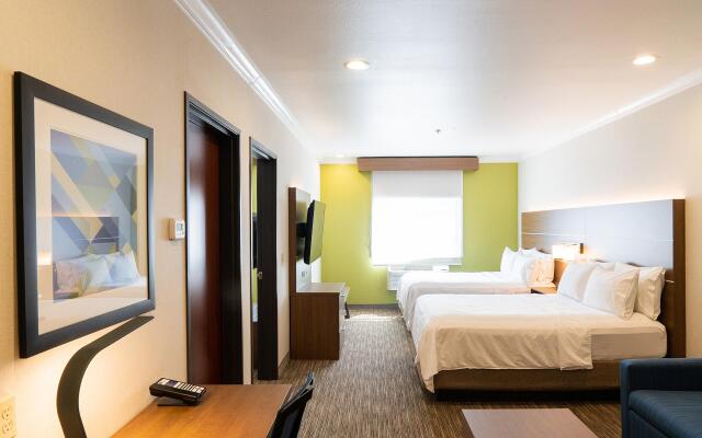 Holiday Inn Express & Suites Davis - University Area by IHG