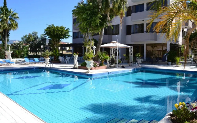 Tasiana Hotel Apartments Complex