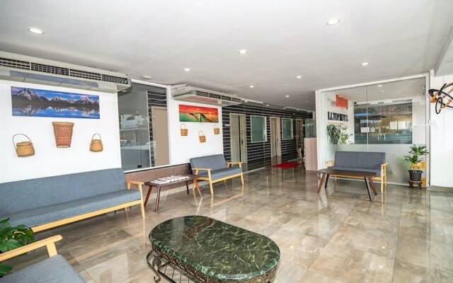 OYO 90147 Hilltop Hotel