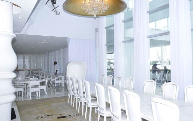Miami World Rental - Mondrian 821