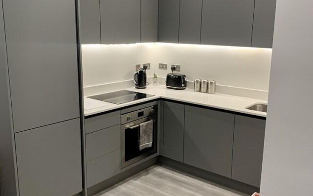 Luxury One Bed Apartment With Parking