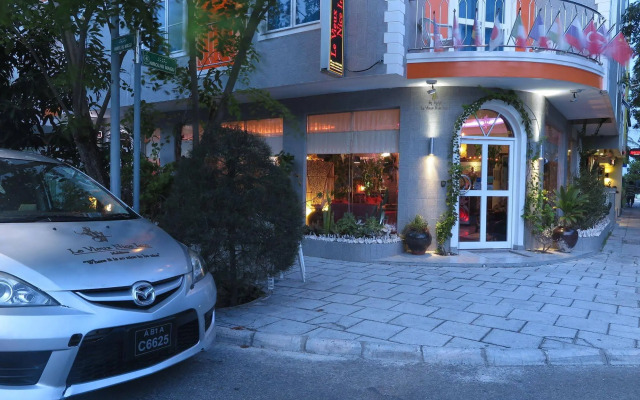 Le Vieux Nice Inn